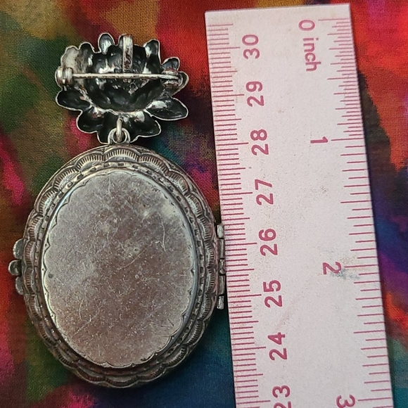 Vintage CORO Large Photo Locket Pin Pendant - Picture 2 of 10